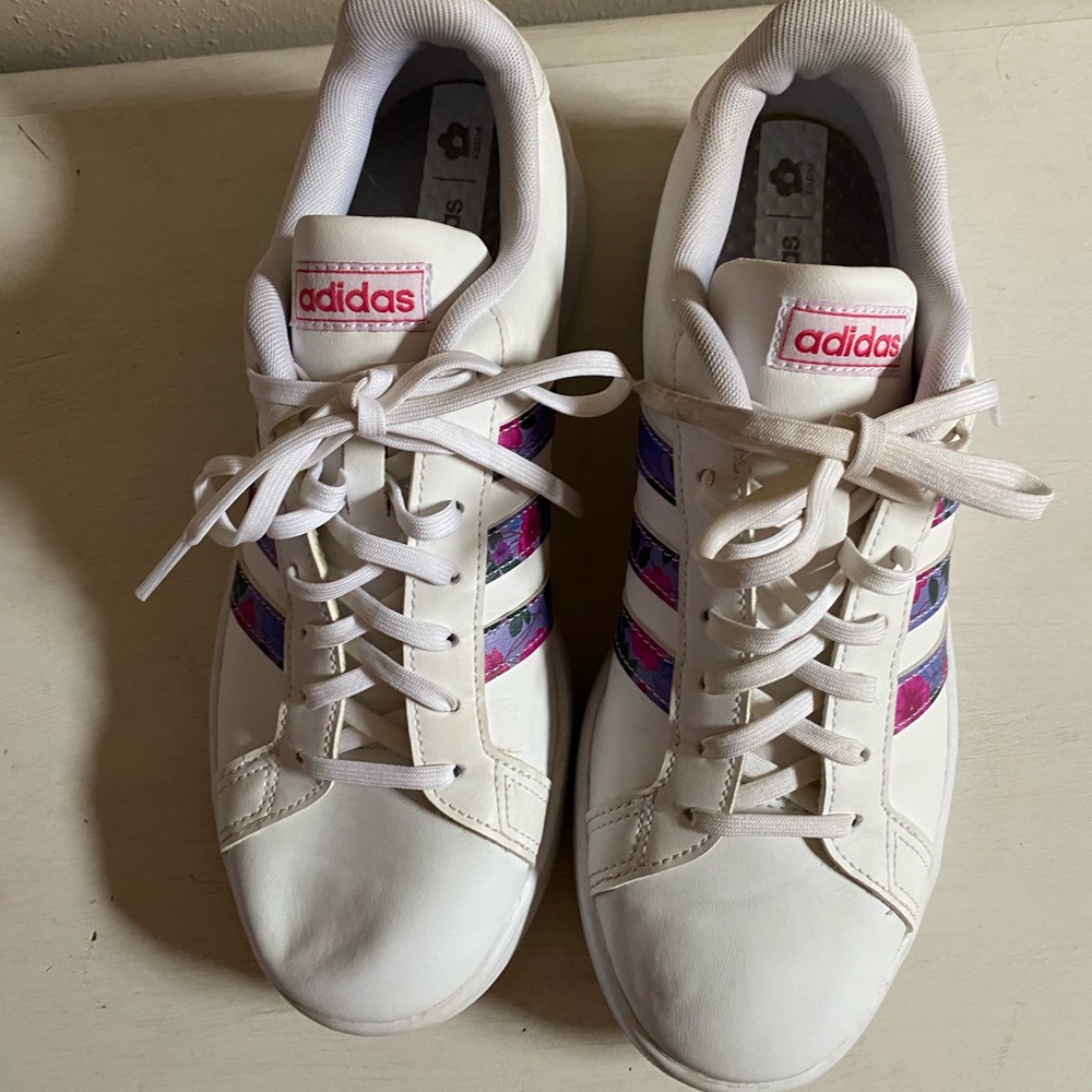 ADIDAS X Farm Rio Grand Court Leather Floral Art Shoes
EGO536 Women's Size 9.5 - Picture 5 of 12